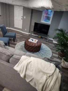 NEW studio apt & backyard oasis in historic uptown
